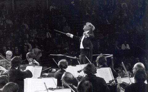 Bernstein conducting the LSO at the Royal Albert Hall, 1966