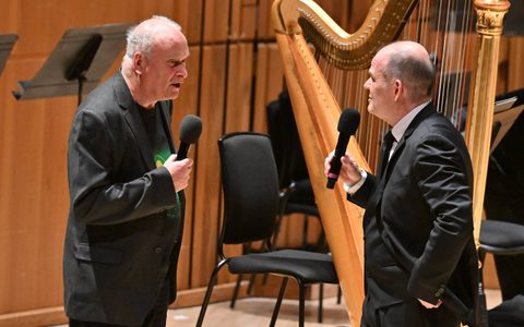 François-Xavier Roth speaking with Colin Matthews on stage