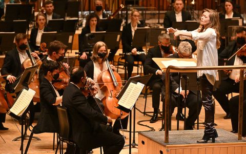 Barbara Hannigan conducting the LSO
