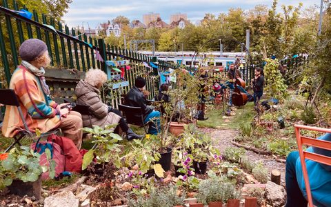 Tom, Sarah and Miya at the Bedford Rose Garden, Alexandra Palace